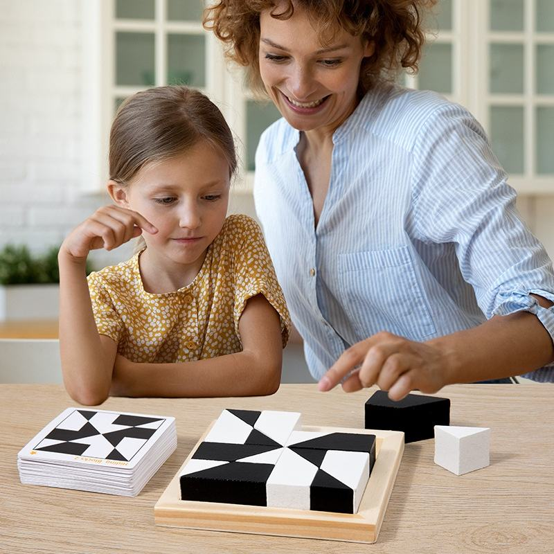 Rompecabezas de madera de cubos